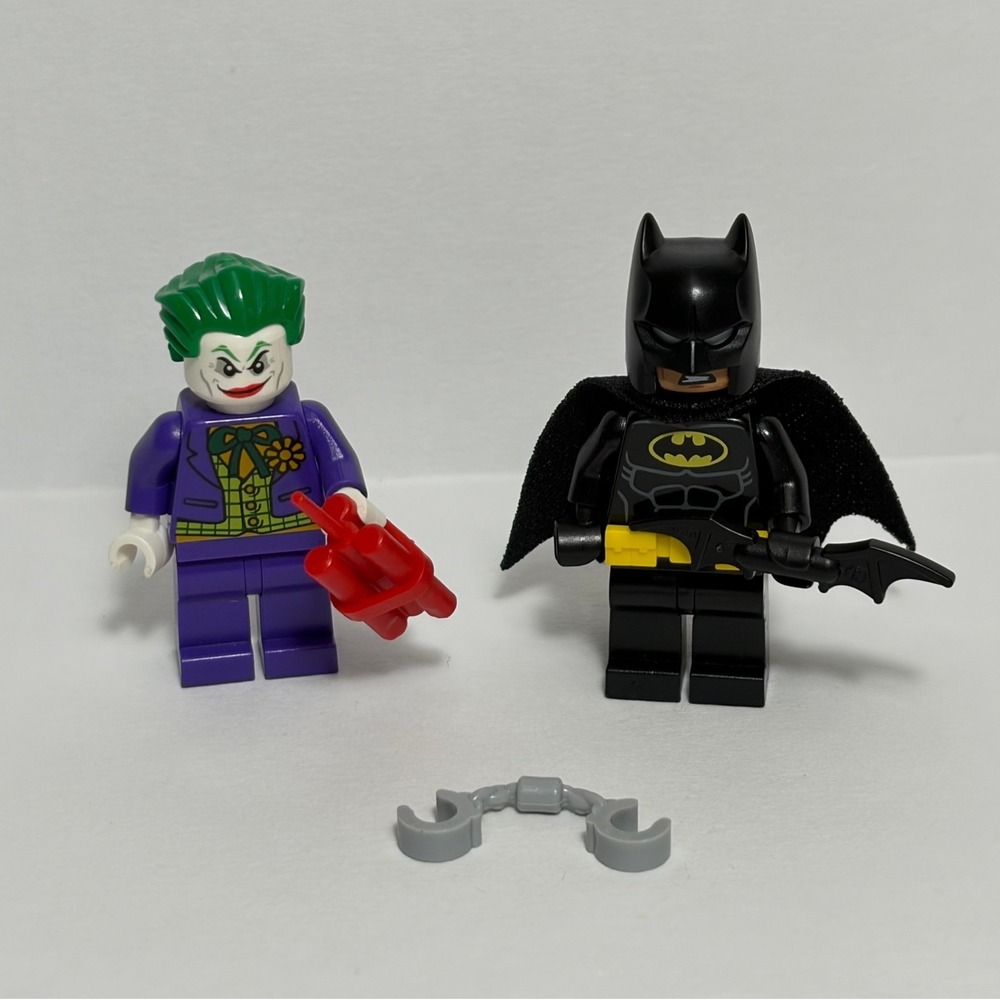 LEGO Minifigures Lot of 2 Batman and Joker DC Super Heroes Figures Accessories